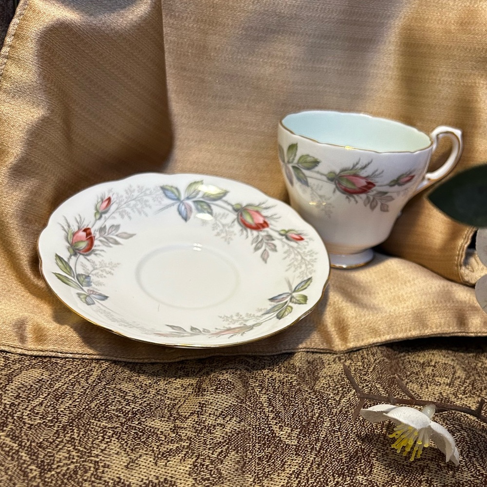 Vintage 1950 Paragon Fine Bone China Bridal Rose Demitasse tea cup/sauce…